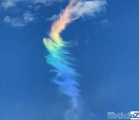 Nuvem colorida chama a atenção no céu do litoral de SP