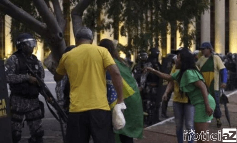 Página no Instagram ajuda a identificar participantes de atos terroristas em Brasília