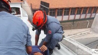 VÍDEO - Trabalhador é eletrocutado durante trabalho em obra