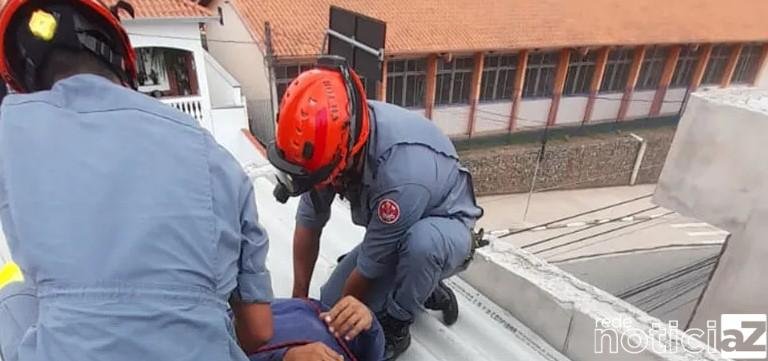 VÍDEO - Trabalhador é eletrocutado durante trabalho em obra