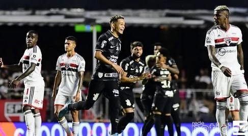 Corinthians vence o São Paulo e encerra tabu de seis anos sem vencer no Morumbi
