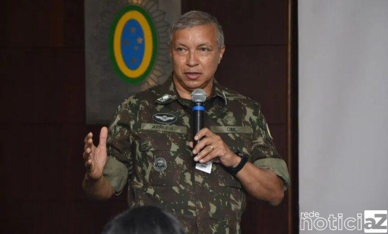 Lula demite o comandante do Exército