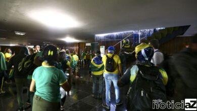 Presidente do Senado entrega à PGR representação contra golpistas