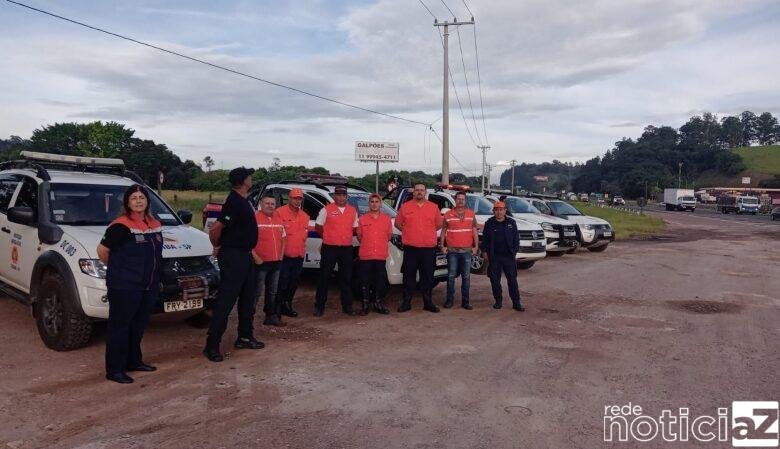 Integrantes da Defesa Civil de Vinhedo participam de força-tarefa do Litoral Norte de São Paulo