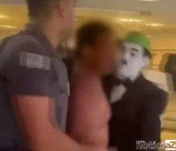 "Charles Chaplin" impede linchamento dentro de shopping