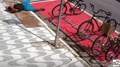 VÍDEO - Bandido simula soneca e furta bicicleta