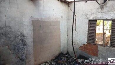 Incêndio destrói casa após queda de energia em Jundiaí