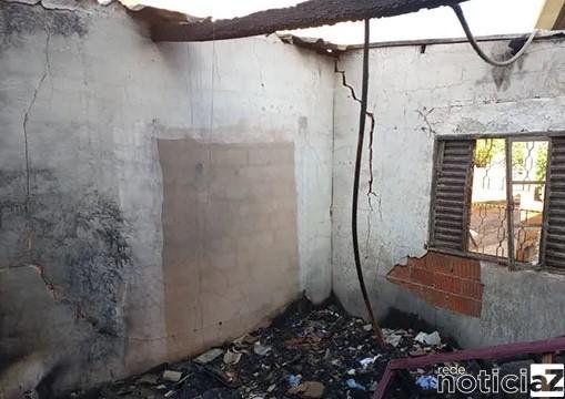Incêndio destrói casa após queda de energia em Jundiaí