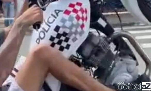 Homem clona moto da PM, faz "grau" e vai preso