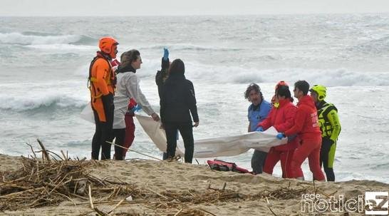 Naufrágio na costa da Itália mata mais de 50 imigrantes