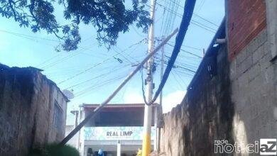 Poste tomba e gera apreensão em Várzea Paulista