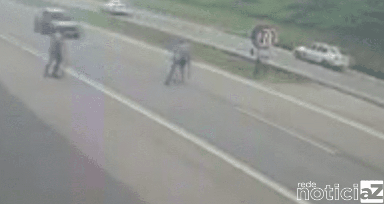 Motorista 'fura' blitz e atropela Policial rodoviário