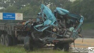 Acidente na Bandeirantes mata caminhoneiro e policial fica ferida