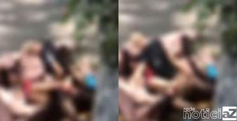 VÍDEO - Casal faz sexo em frente de populares e chocam