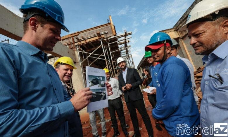 Prefeito e moradores acompanham andamento de obras de unidades de saúde em Jundiaí