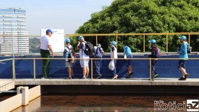DAE Jundiaí dá aula sobre o ciclo da água às crianças