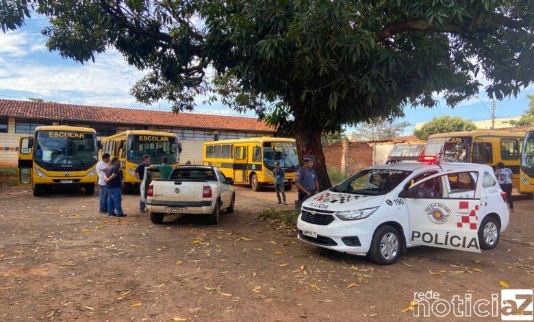 Furto de painéis em ônibus escolares paralisa serviço