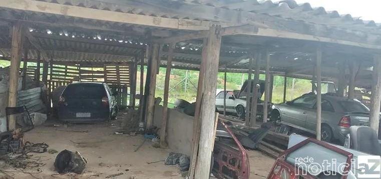 VÍDEO - Cem veículos encontrados em terreno de Itatiba são apreendidos
