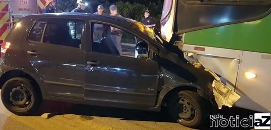 Motorista bate em ônibus e morre em Campo Limpo Paulista