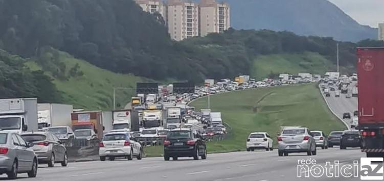 Sistema Anhanguera-Bandeirantes tem trânsito lento para quem vai à Capital