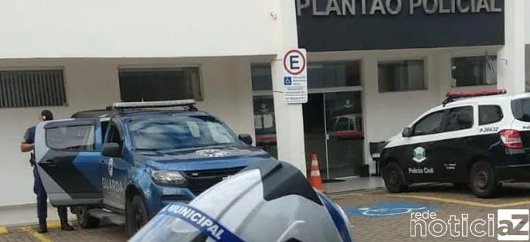 Homem que enforcava a esposa é esfaqueado pelo próprio filho