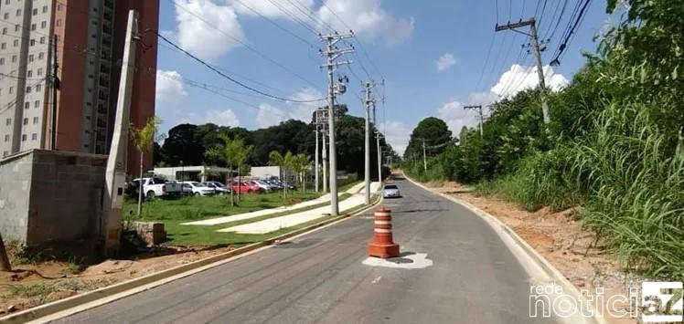 Postes colocados no meio de rua de Jundiaí são retirados