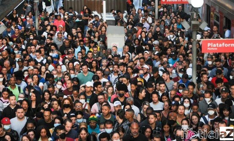 Catracas do metrô de SP são liberadas, mas estações seguem fechadas