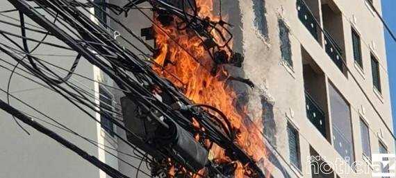 Poste no Vianelo pega fogo