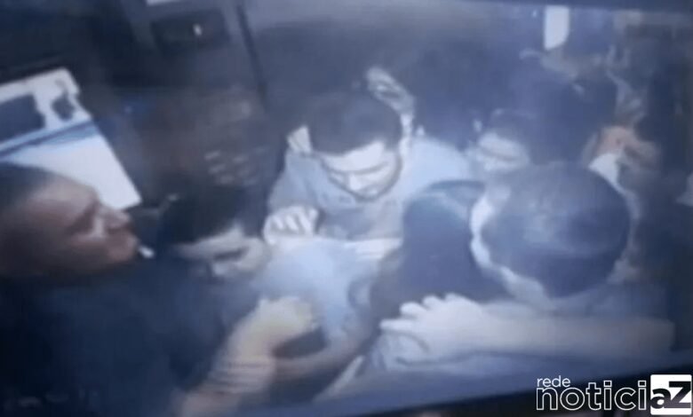 Vídeo - Elevador com 11 pessoas despenca e 3 ficam feridos
