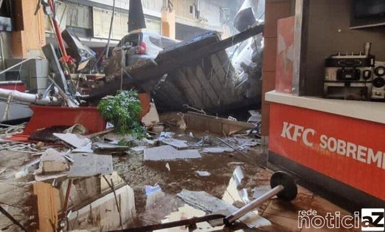 VÍDEO - Teto de Shopping entra em colapso e desaba