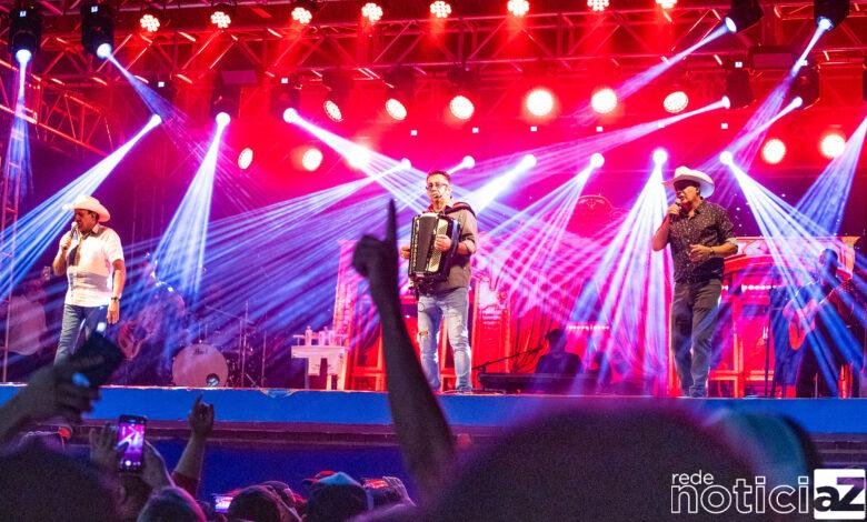 Edson e Hudson se apresentam no último dia de festa em comemoração aos 58 anos de Itupeva