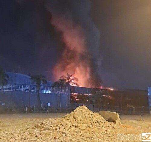 VÍDEO - Fábrica da Coca-Cola sofre incêndio de grandes proporções
