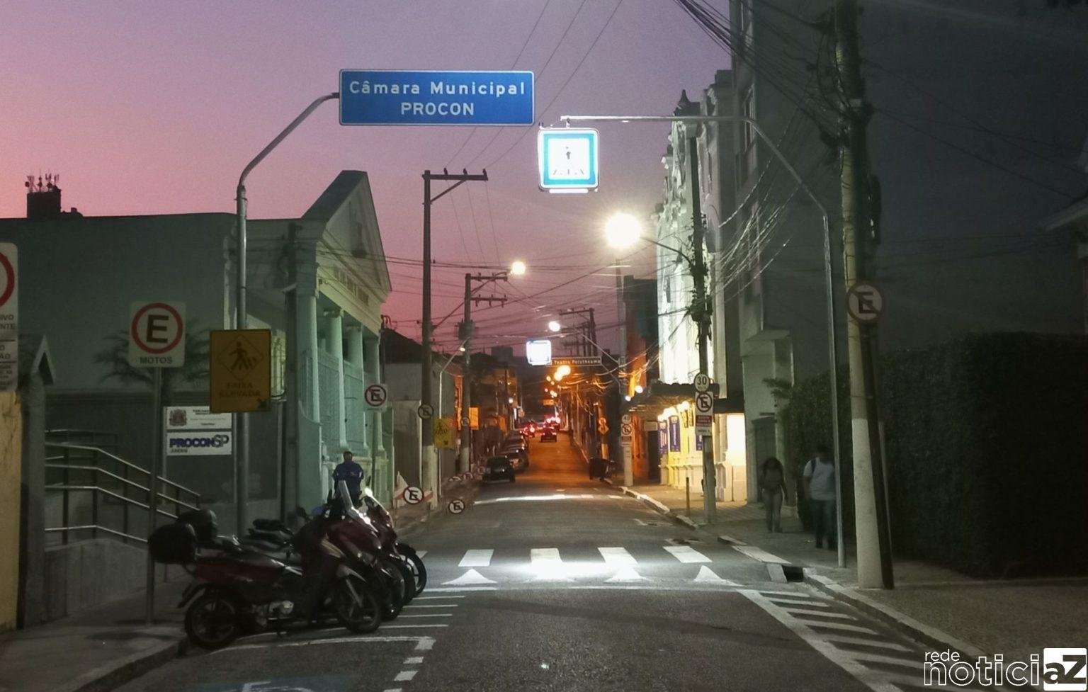 Luminárias são colocadas em faixas de pedestres de Jundiaí Rede NoticiaZ