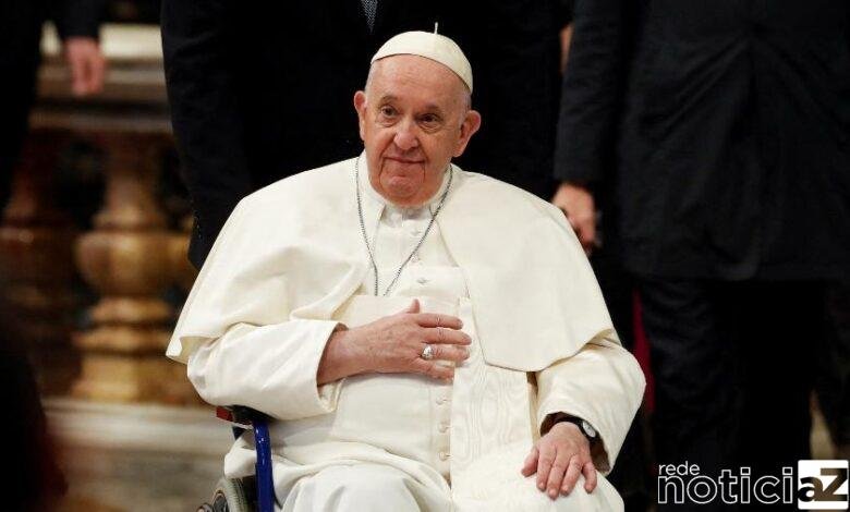 Papa Francisco é hospitalizado após sofrer infecção respiratória