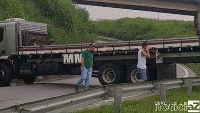 Caminhão trava acesso da Anhanguera