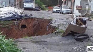 Rua no Botujuru tem grande erosão e moradores abandonam casas