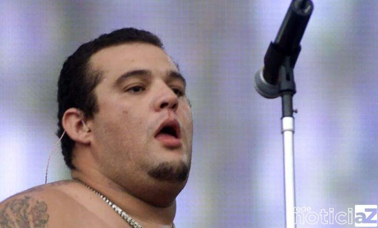 Vocalista Reges Bolo, da banda "O Surto", morre aos 52 anos