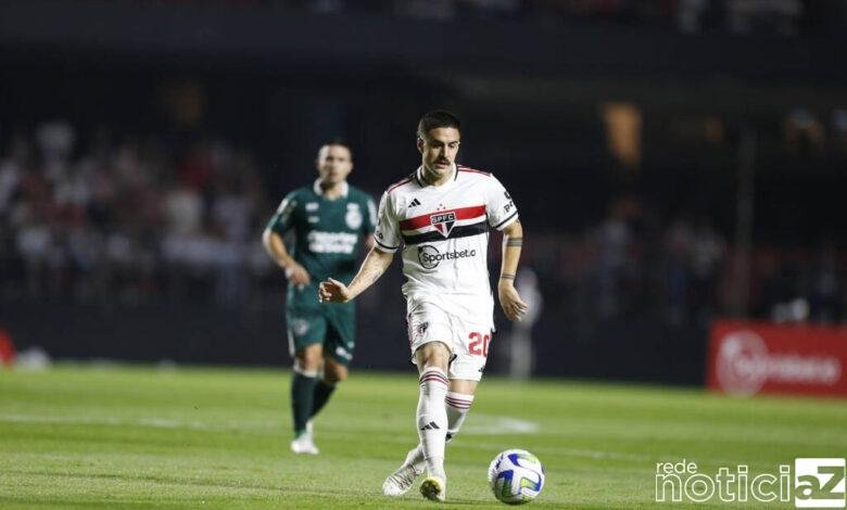 No sufoco, São Paulo vence Goiás de virada