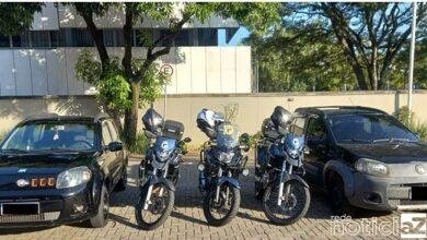 Carros são apreendidos em Jundiaí e homem é levado para a delegacia