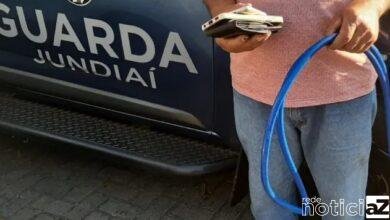 Mulher é agredida com mangueira por vizinho "apaixonado" e vai preso