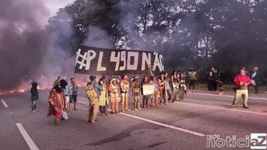 Indígenas fecham a Bandeirantes em sinal de protesto