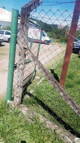 Homem apanha de moradores após ser confundido com outra pessoa