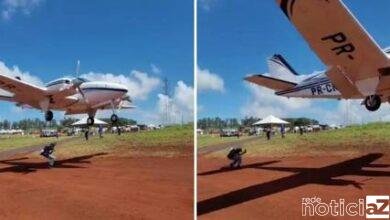 Vídeo - Avião de pequeno porte passa perto de homem na Agrishow