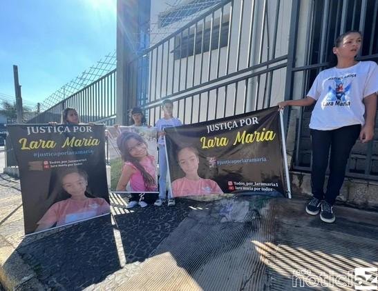 Fórum de Campo Limpo Paulista realiza audiência do caso Lara e mãe aguarda por Justiça