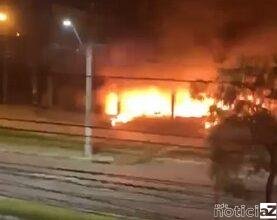 Brechó é atingido por incêndio de grandes proporções em Jundiaí