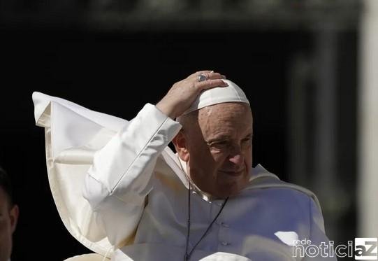 Papa Francisco passa por cirurgia no intestino