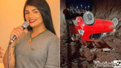 A cantora e radialista conhecida como Vivi Araújo, de 22 anos, morreu em um acidente de carro.