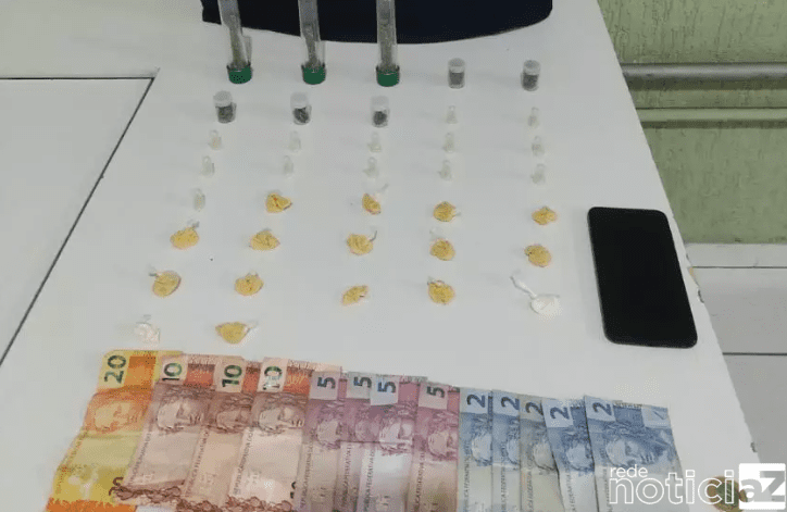 Jovem é preso com drogas e dinheiro do tráfico