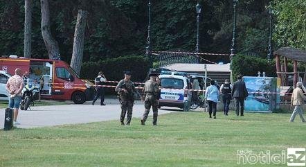 Quatro crianças e um idoso são alvo de ataque com faca