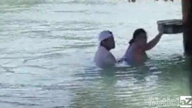VÍDEO - Casal é flagrado fazendo sexo em mar cristalino e choca banhistas
